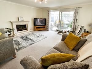 Lounge- click for photo gallery